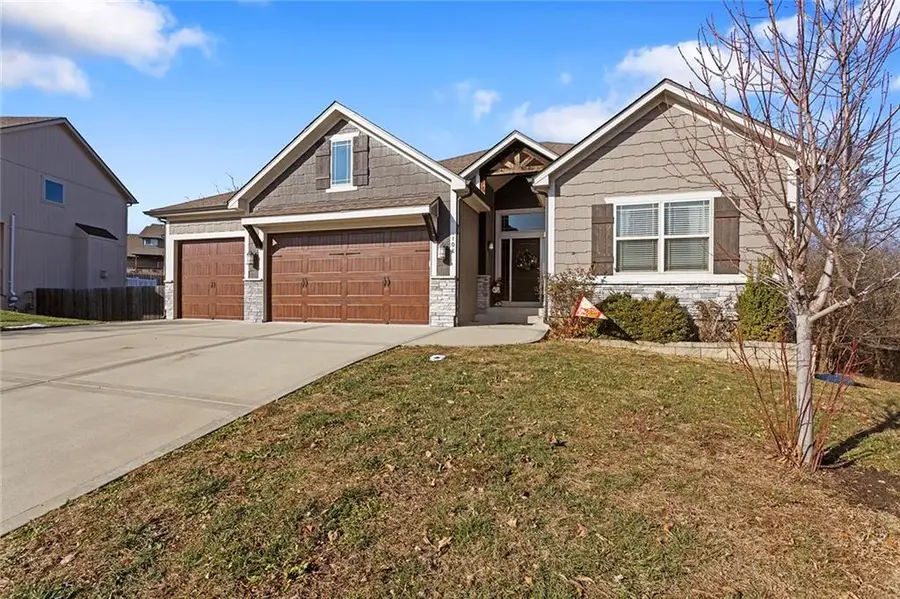 106 E Woodland Avenue, Lone Jack, MO 64070 - Image #2