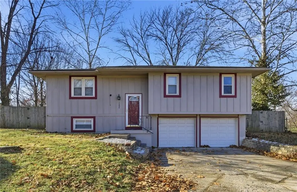 1304 SE Queens Court, Oak Grove, MO 64075 - Image #1