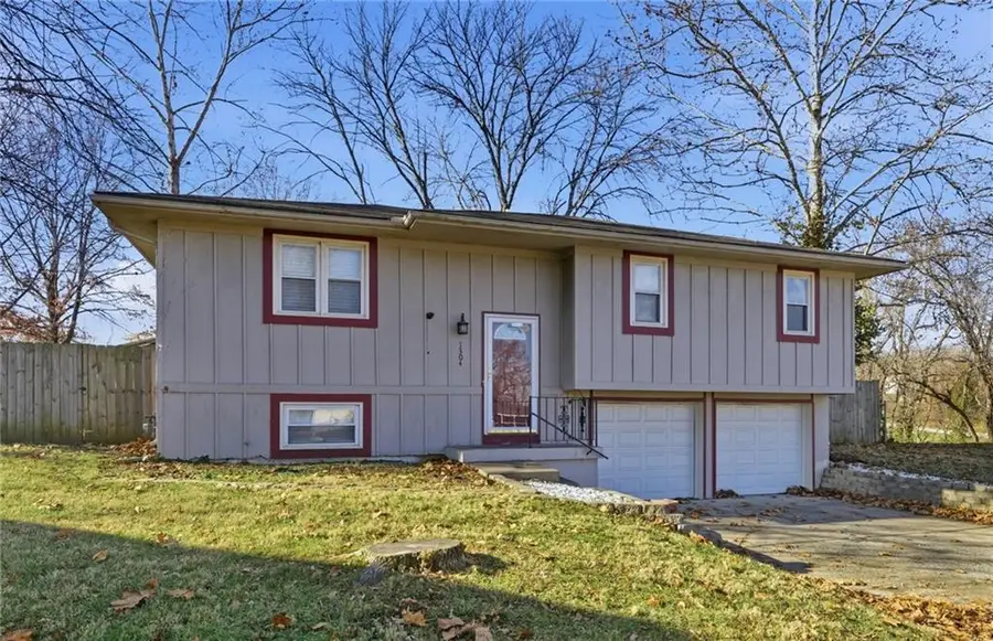 1304 SE Queens Court, Oak Grove, MO 64075 - Image #2