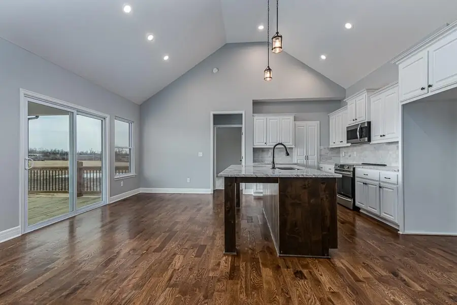 2703 Stone Creek Avenue, Tonganoxie, KS 66086 - Image #2