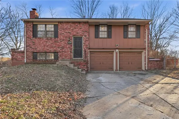 2608 NW Pembroke Court, Blue Springs, MO 64015