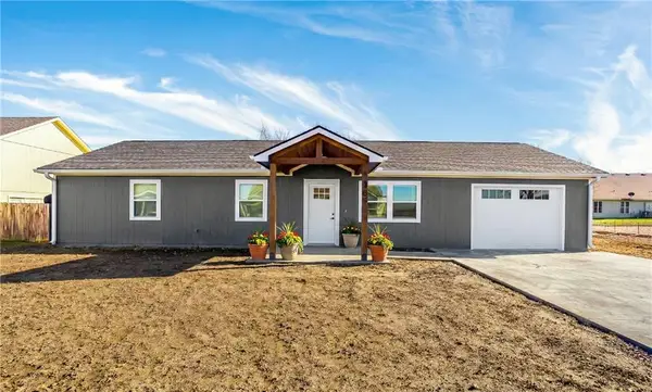 209 N Hawthorn Street, Adrian, MO 64720