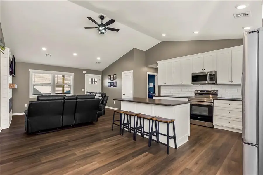 209 N Hawthorn Street, Adrian, MO 64720 - Image #2