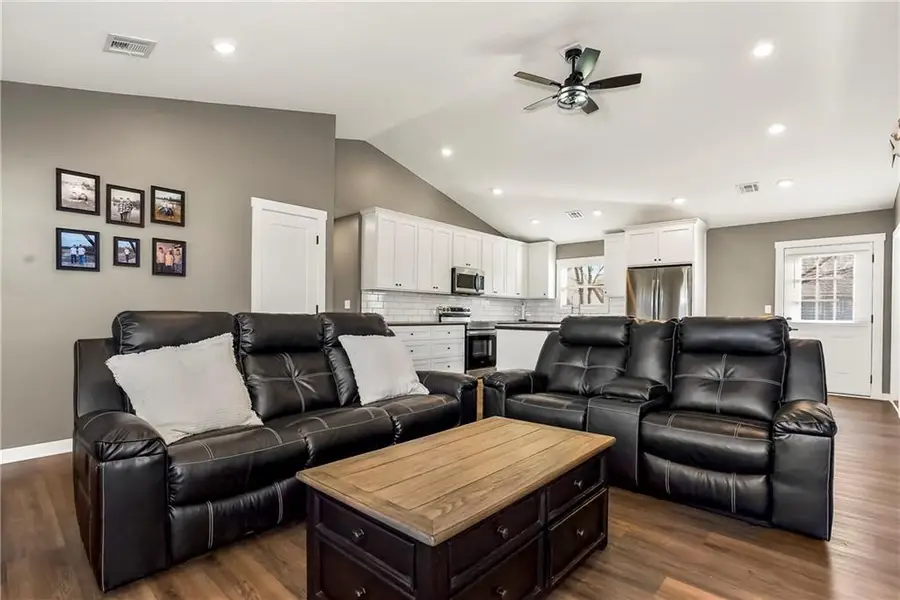 209 N Hawthorn Street, Adrian, MO 64720 - Image #3