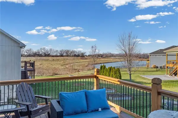 18526 W 194th Terrace, Spring Hill, KS 66083