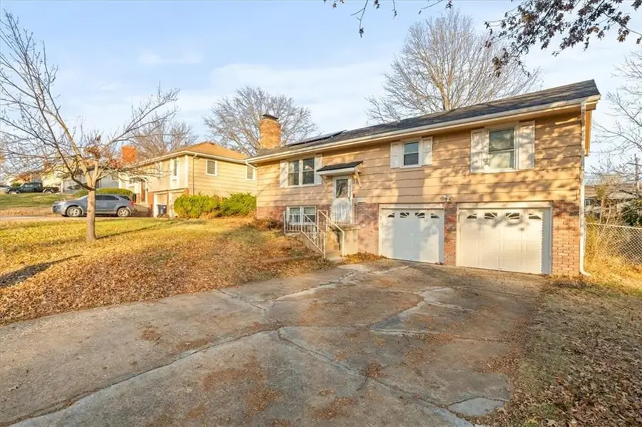 8807 Ford Avenue, Raytown, MO 64138 - Image #2