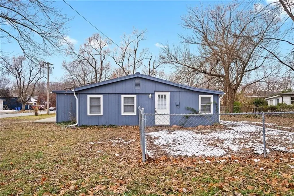 126 S Village Street, Tonganoxie, KS 66086 - Image #1