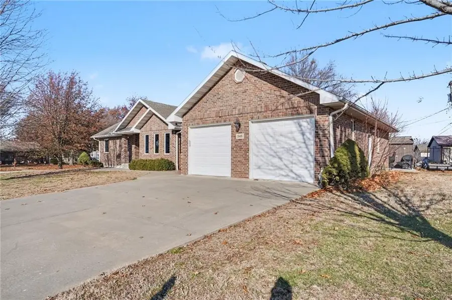 545 E Monroe Avenue, Garnett, KS 66032 - Image #2