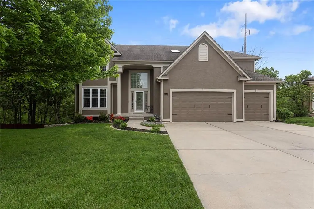 5501 NE Oaks Ridge Lane, Lees Summit, MO 64064 - #1