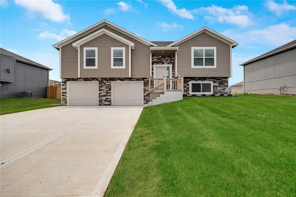 610 Foxglove Lane, Raymore, MO 64083 - Image #1