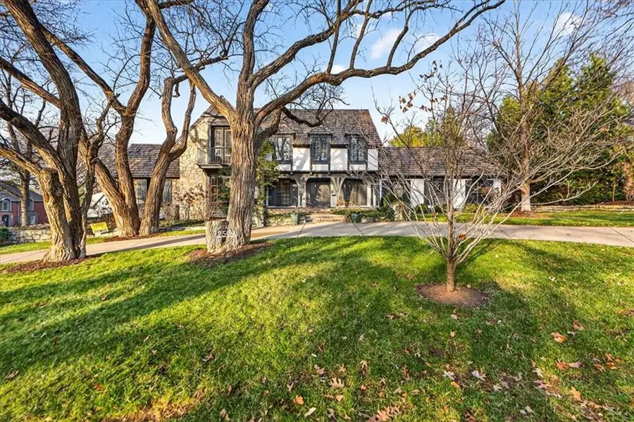 2504 W 70th Terrace, Mission Hills, KS 66208 - Image #2