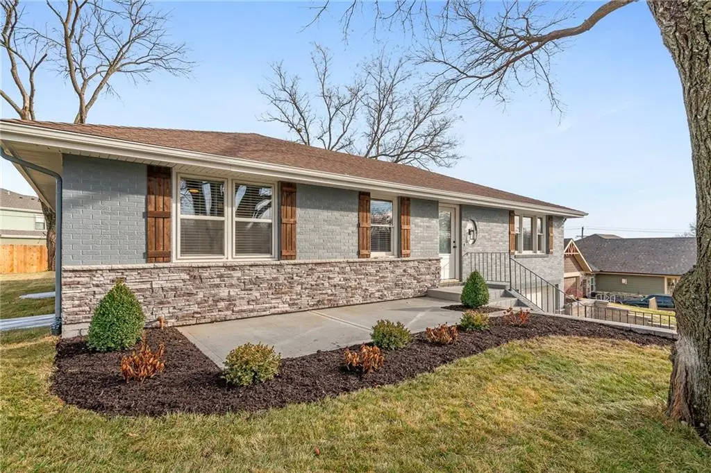 8565 Wycoff Drive, De Soto, KS 66018 - Image #1