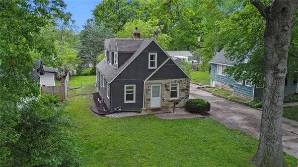 8242 Belleview Avenue, Kansas City, MO 64114