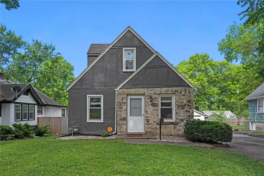 8242 Belleview Avenue, Kansas City, MO 64114 - #2