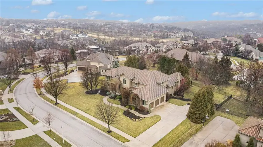 9742 Sunset Circle, Lenexa, KS 66220 - #3