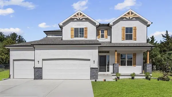 2230 SW Crown Drive, Lee's Summit, MO 64082