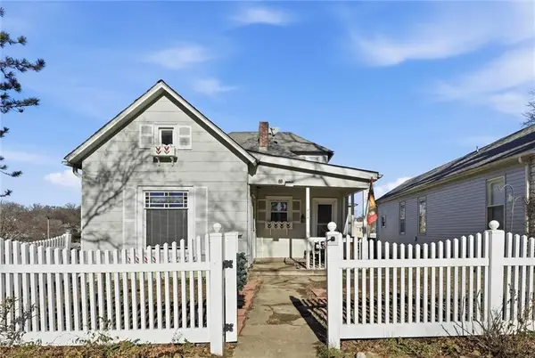 414 Pine Street, Leavenworth, KS 66048