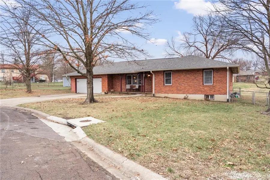 430 Chestnut Drive, Marshall, MO 65340 - Image #2