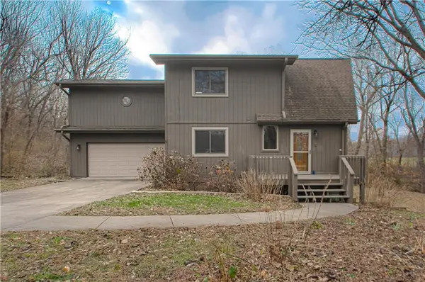 303 Hillcrest Drive, Smithville, MO 64089