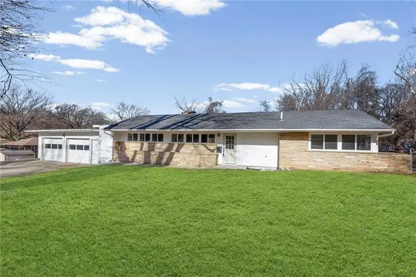 12012 E 37th Street S, Independence, MO 64052