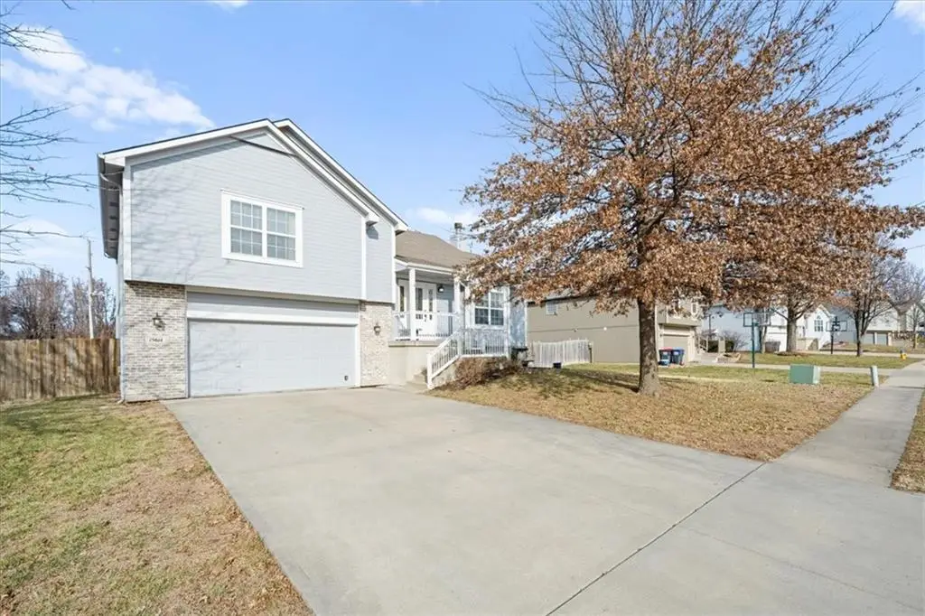 15614 Pebble Terrace, Basehor, KS 66007 - Image #1