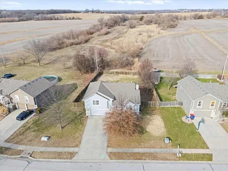 15614 Pebble Terrace, Basehor, KS 66007 - Image #2