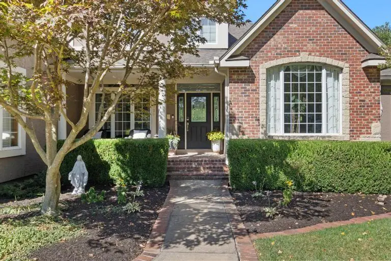 4904 Lewis Drive, Shawnee, KS 66226 - #3