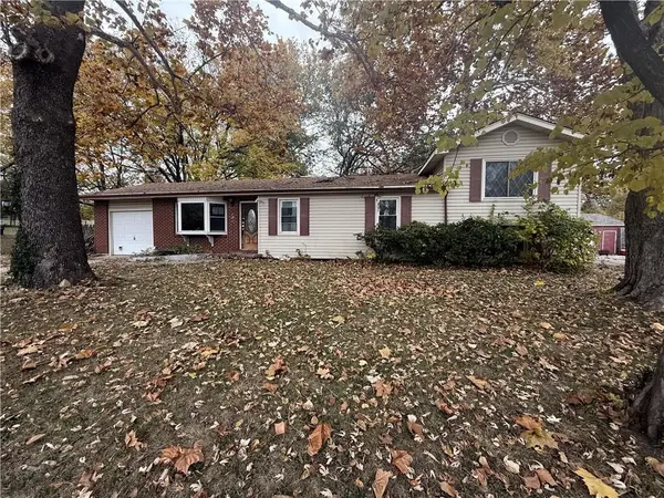 8609 N Hines Lane, Pleasant Valley, MO 64068