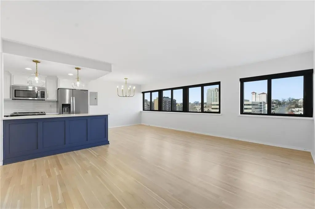 803 W 48th Street #1103, Kansas City, MO 64112 - Image #1