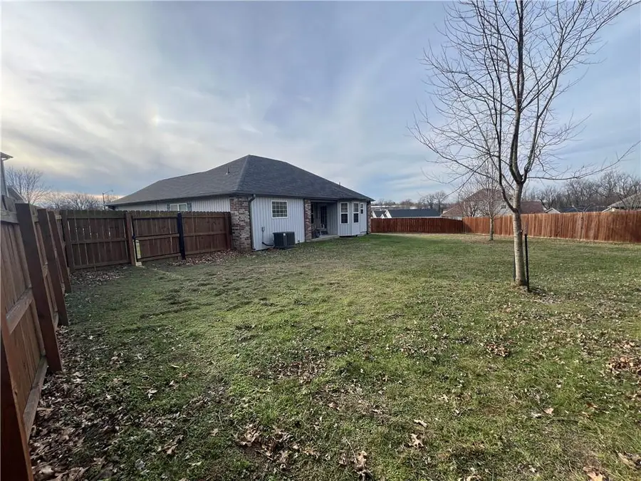 245 W Erin Court, Bolivar, MO 65613 - Image #3