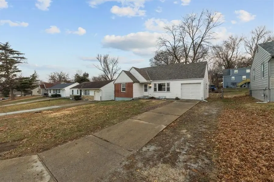 3823 E 71st Street, Kansas City, MO 64132 - #2