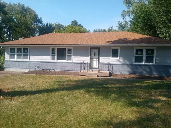 502 NE 74th Street Street, Gladstone, MO 64118