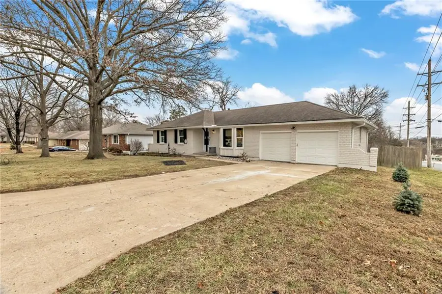 11601 E 62nd Street, Raytown, MO 64133 - #2