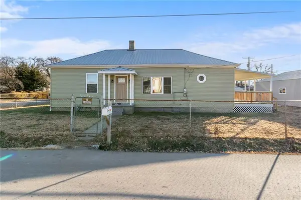 6802 Binswanger Street, St Joseph, MO 64504