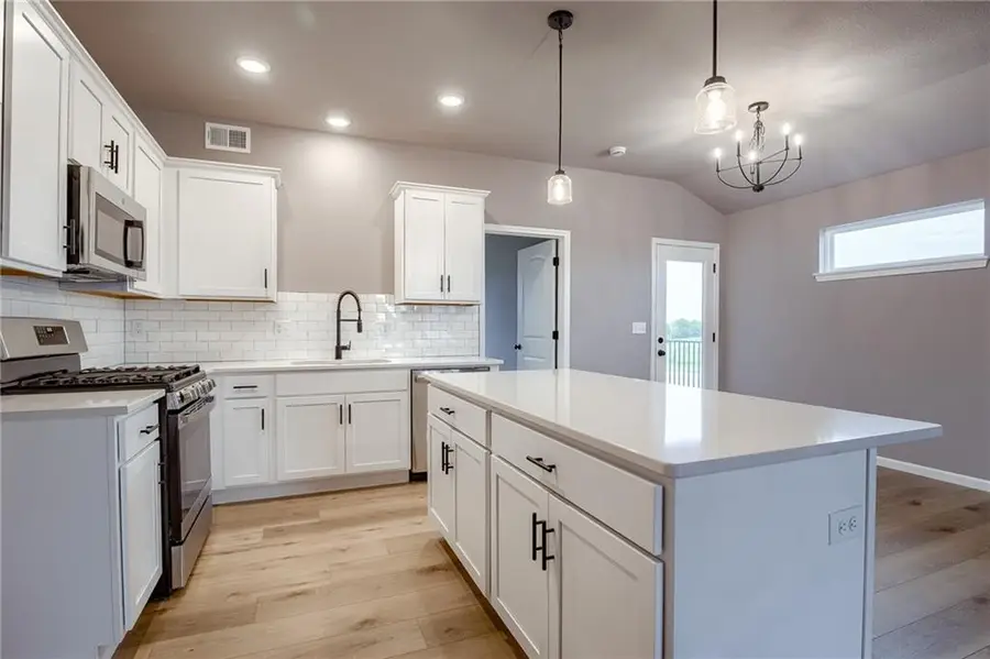 18400 W 205th Street, Spring Hill, KS 66083 - Image #3