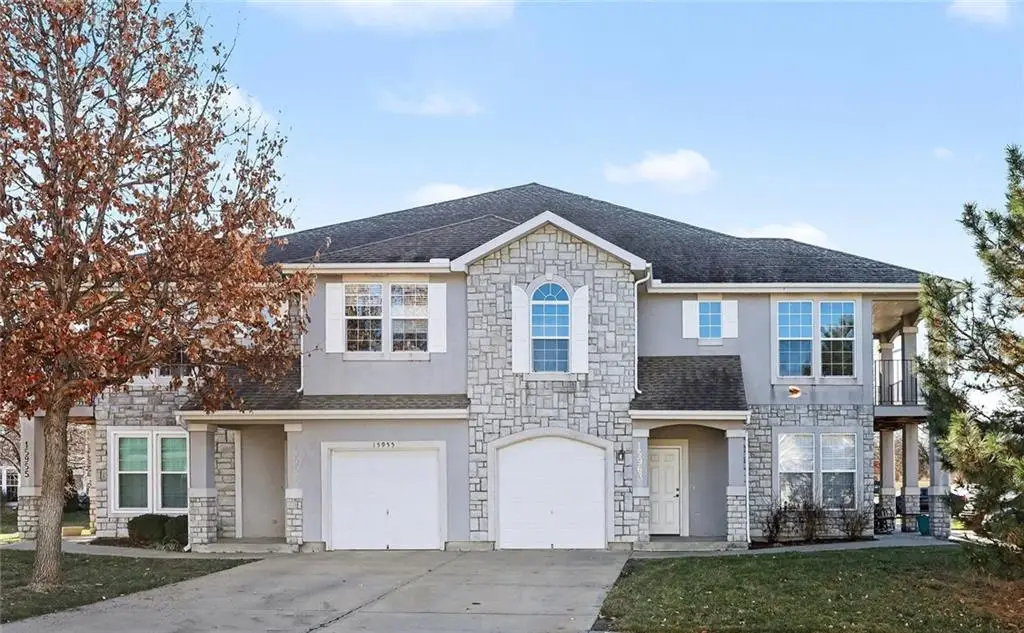 15963 S Crestview Drive, Olathe, KS 66062 - Image #1