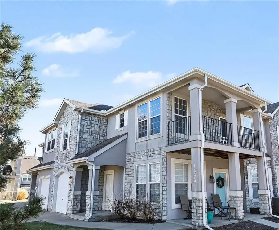 15963 S Crestview Drive, Olathe, KS 66062 - Image #2