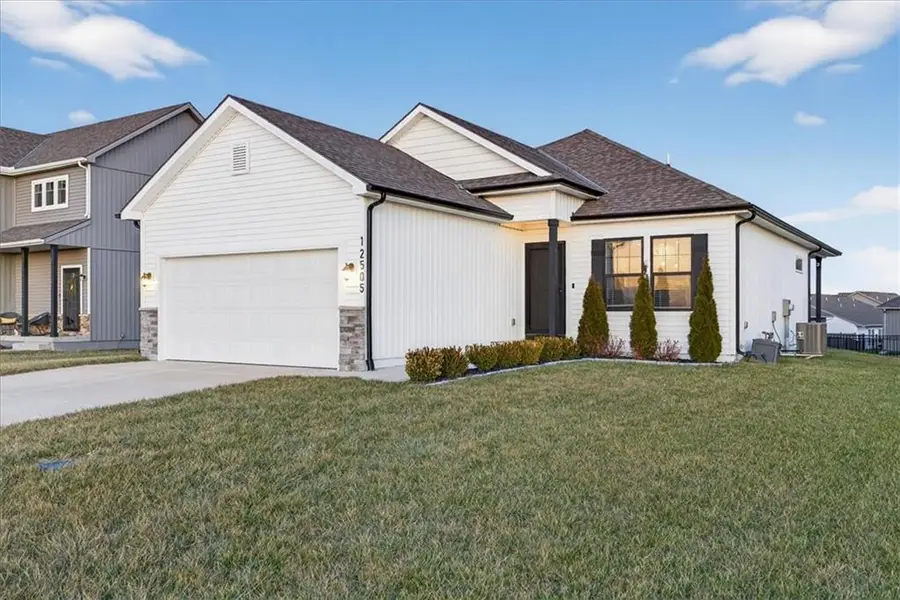 12505 S Woodlawn Drive, Lees Summit, MO 64086 - Image #2