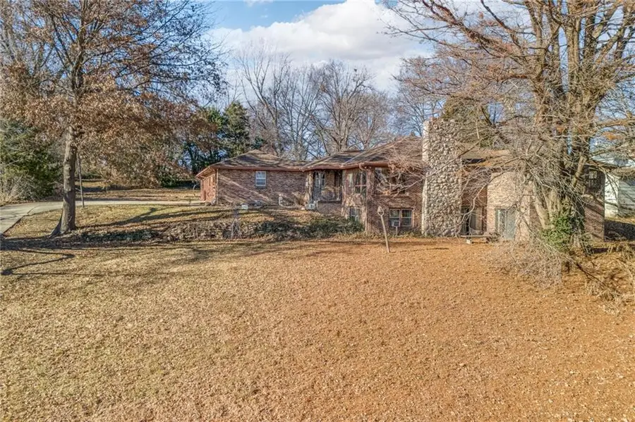 1910 S 28th Street, Saint Joseph, MO 64507 - Image #2