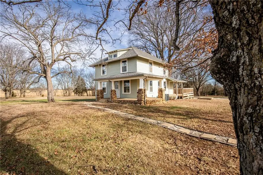 39635 Pleasant Valley Road, Osawatomie, KS 66064 - Image #2