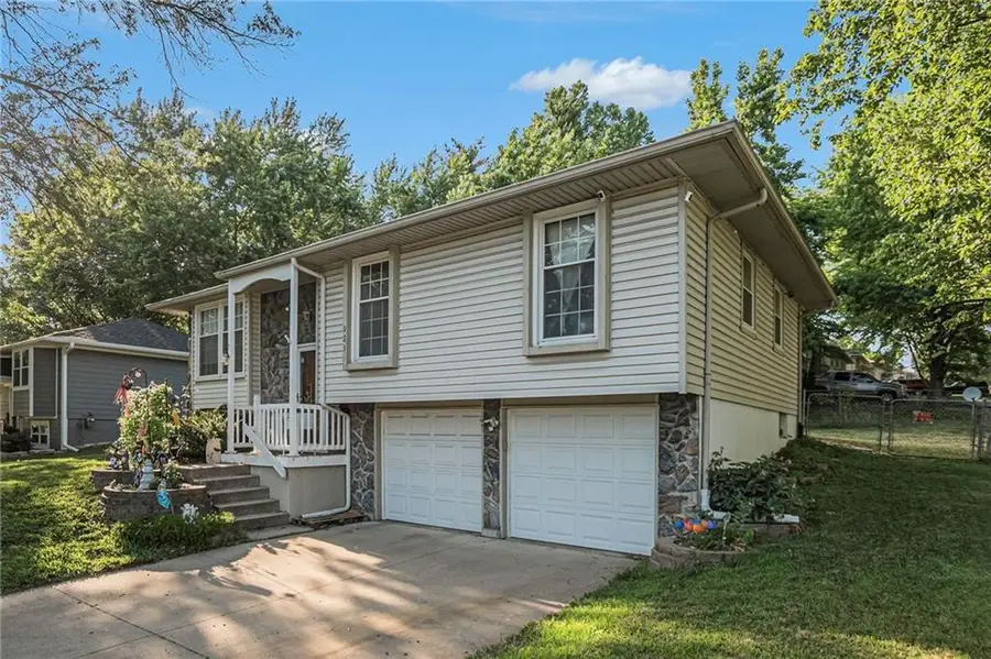 921 NE Locust Drive, Blue Springs, MO 64014 - Image #2