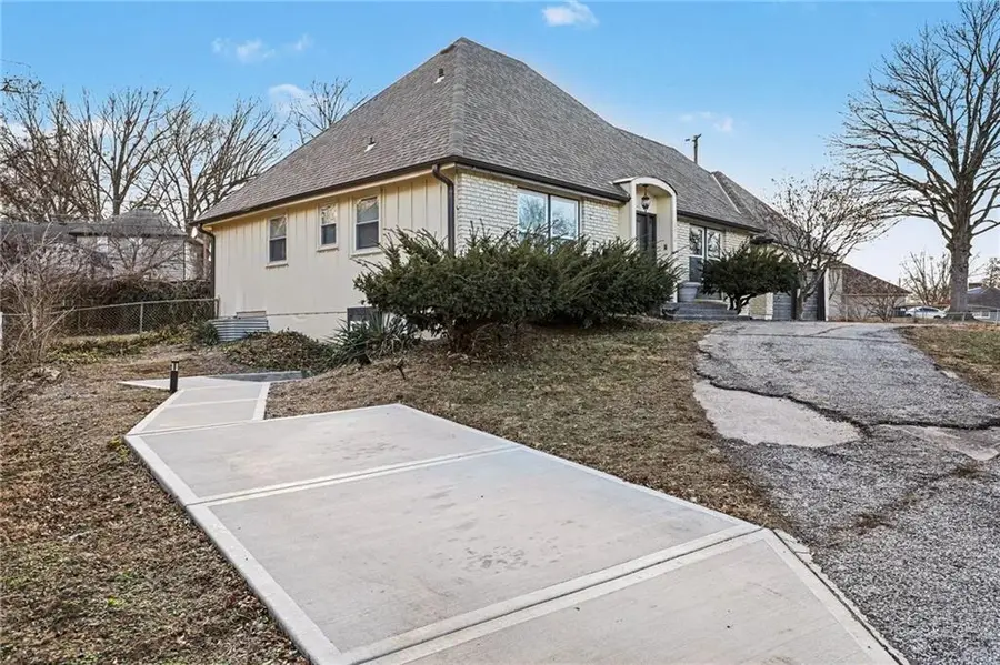 12414 Valley Brook Drive, Grandview, MO 64030 - Image #3