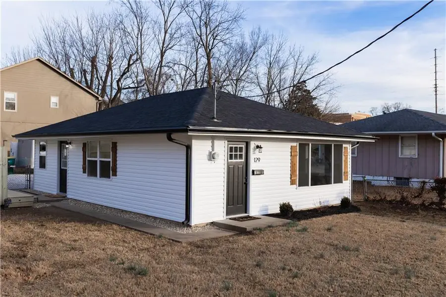 129 N Neconi Avenue, Bonner Springs, KS 66012 - Image #2