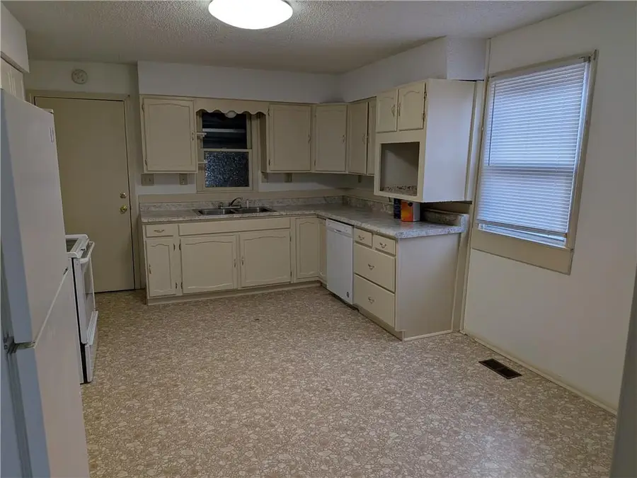 615 Cleburn Street, Warrensburg, MO 64093 - Image #3