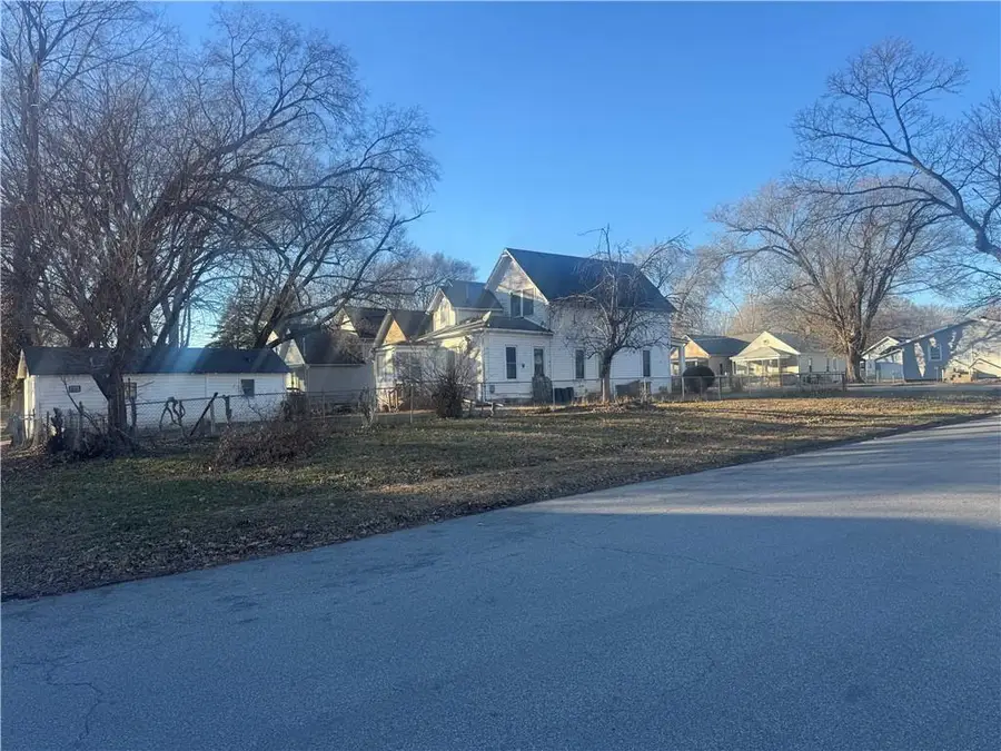 201 Osage Street, Leavenworth, KS 66048 - Image #2