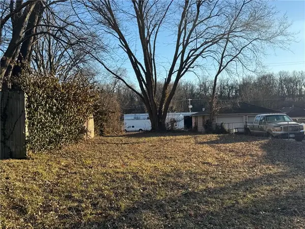 1117 Pottawatomie Street, Leavenworth, KS 66048