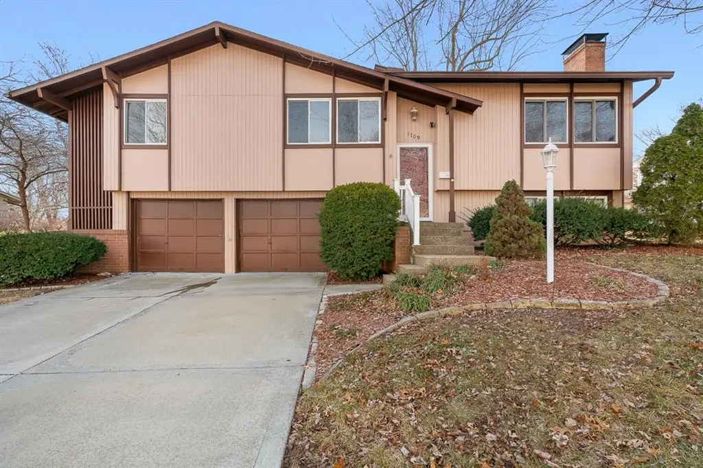 1709 NE 67th Place, Gladstone, MO 64118 - Image #1