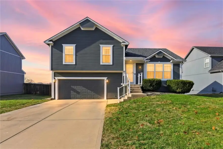 834 N Juniper Court, Gardner, KS 66030 - Image #2