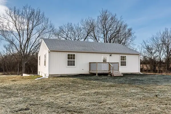 17987 Hollingsworth Road, Tonganoxie, KS 66086