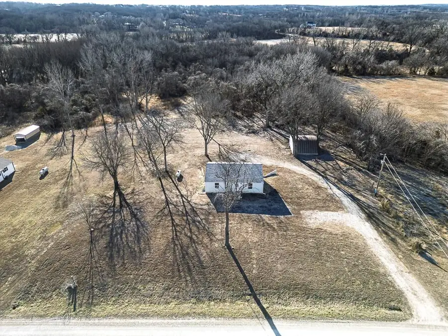 17987 Hollingsworth Road, Tonganoxie, KS 66086 - Image #3